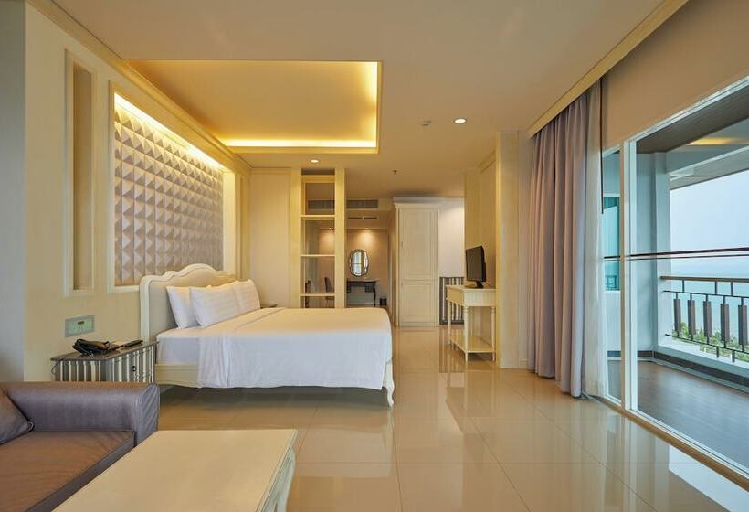 هتل Welcome World Beachfront Resort