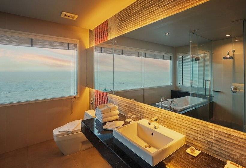 هتل Welcome World Beachfront Resort