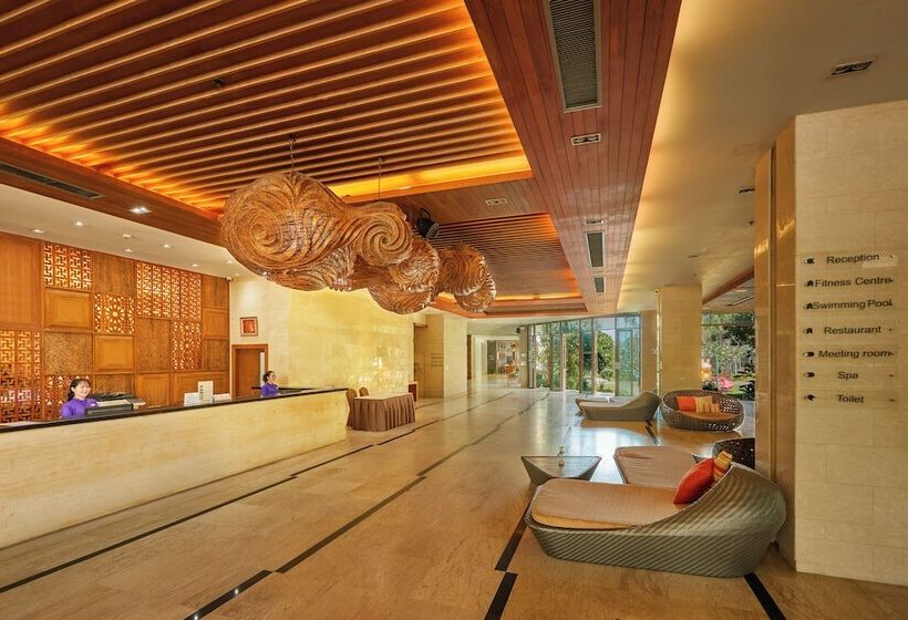 هتل Welcome World Beachfront Resort
