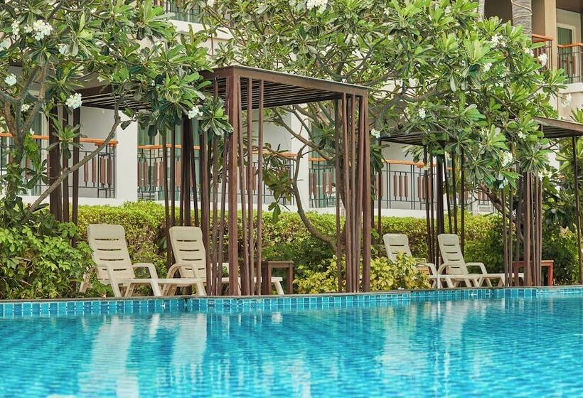 هتل Welcome World Beachfront Resort