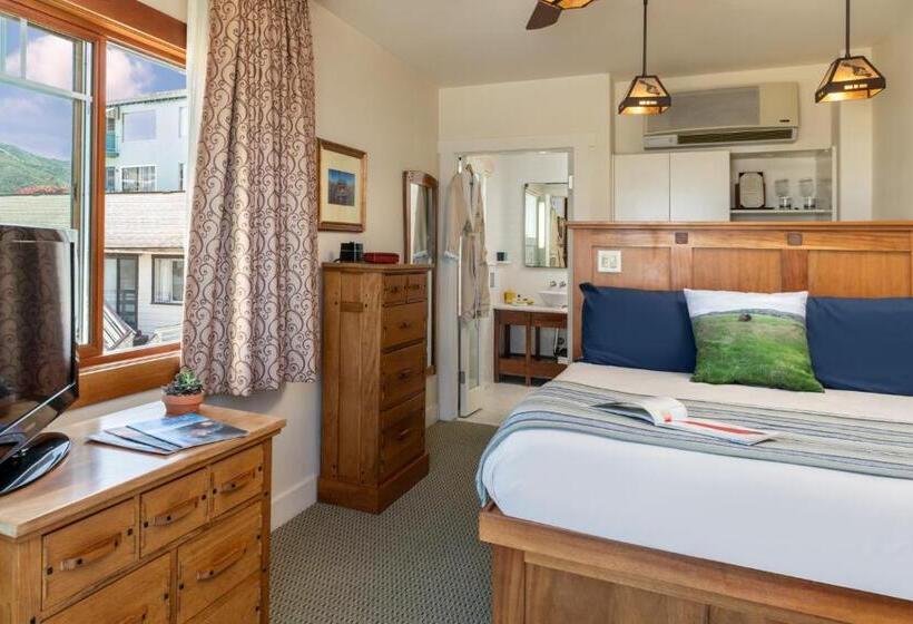 The Avalon Hotel In Catalina Island