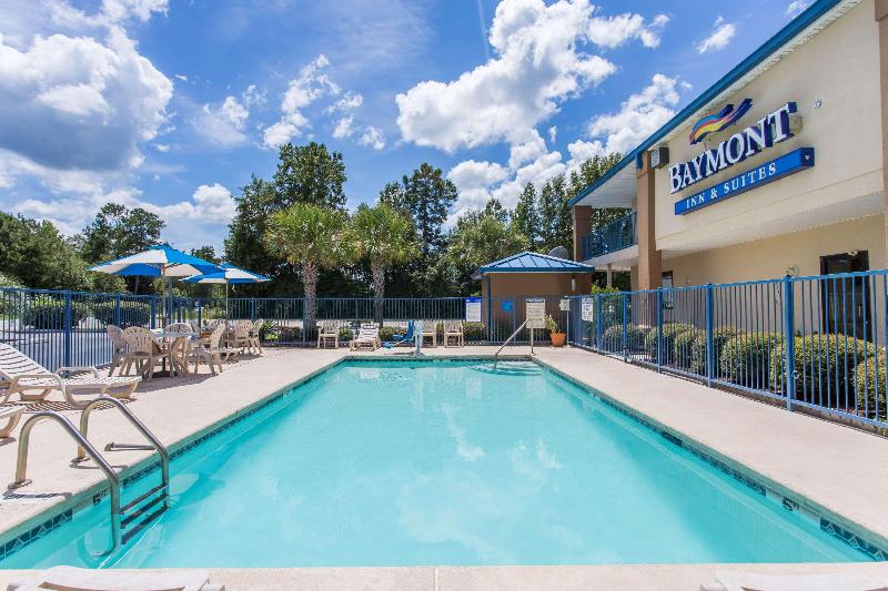 בית מלון כפרי Baymont Inn & Suites