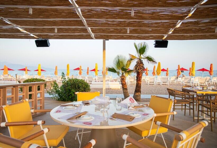 هتل Buka Sandy Beach