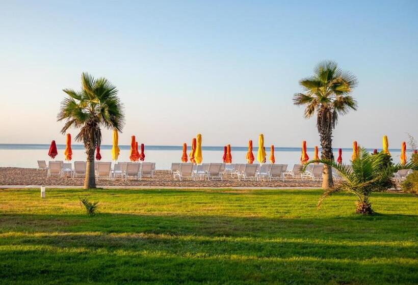 هتل Buka Sandy Beach