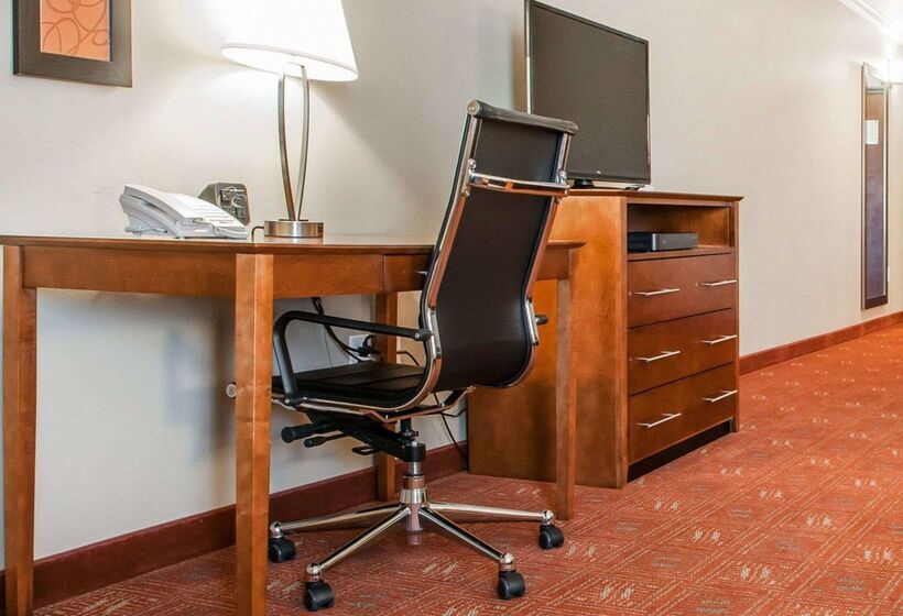 هتل Comfort Suites Farmington