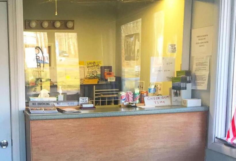 Отель Country Place Inn And Suites