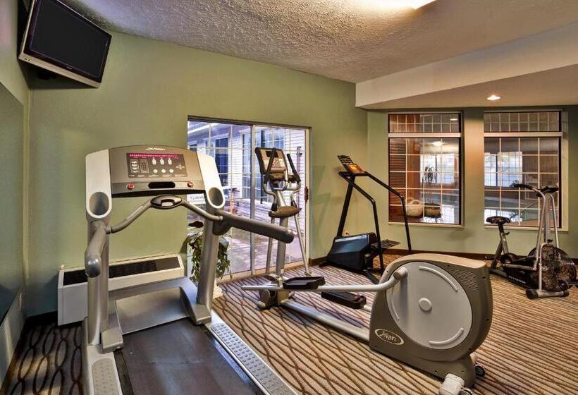هتل Days Inn By Wyndham Petoskey