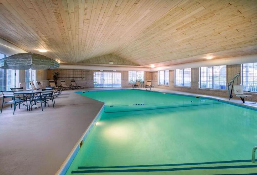 هتل Days Inn By Wyndham Petoskey