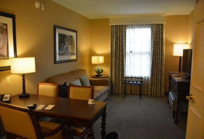 هتل Embassy Suites By Hilton Savannah Historic District