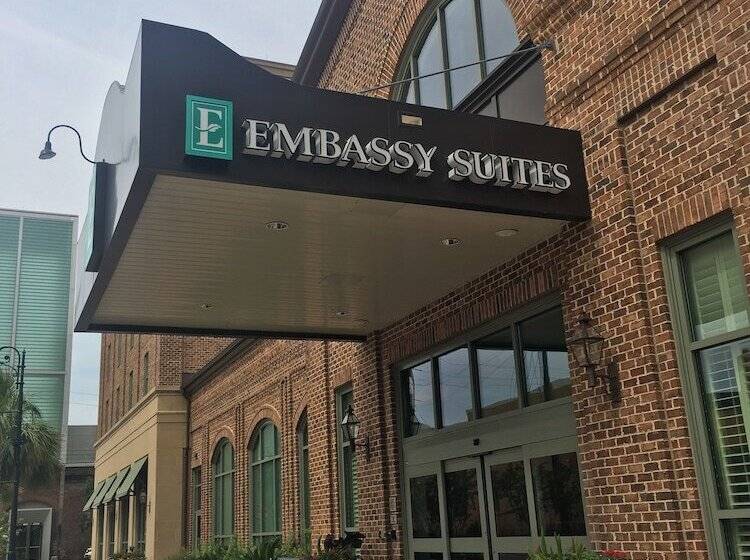 هتل Embassy Suites By Hilton Savannah Historic District