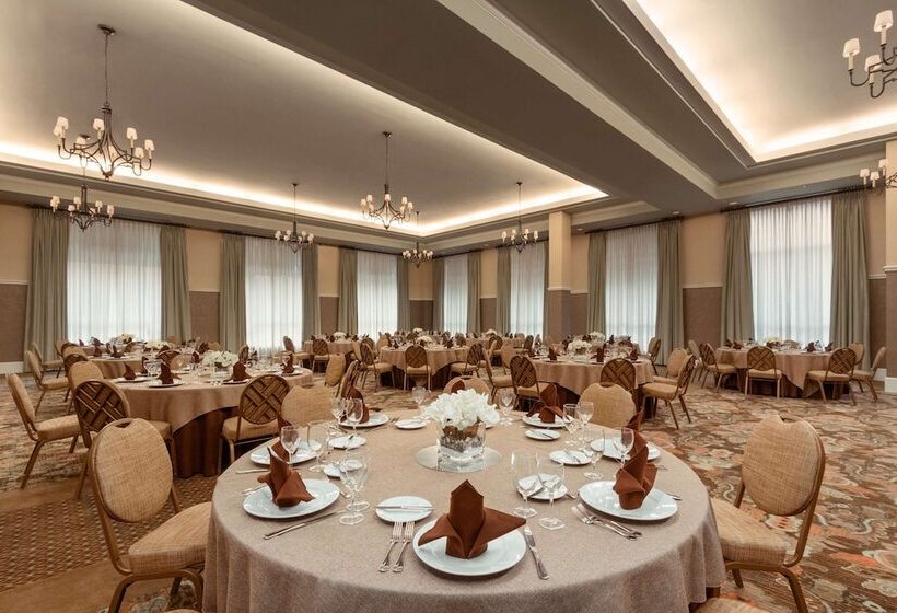 هتل Embassy Suites By Hilton Savannah Historic District