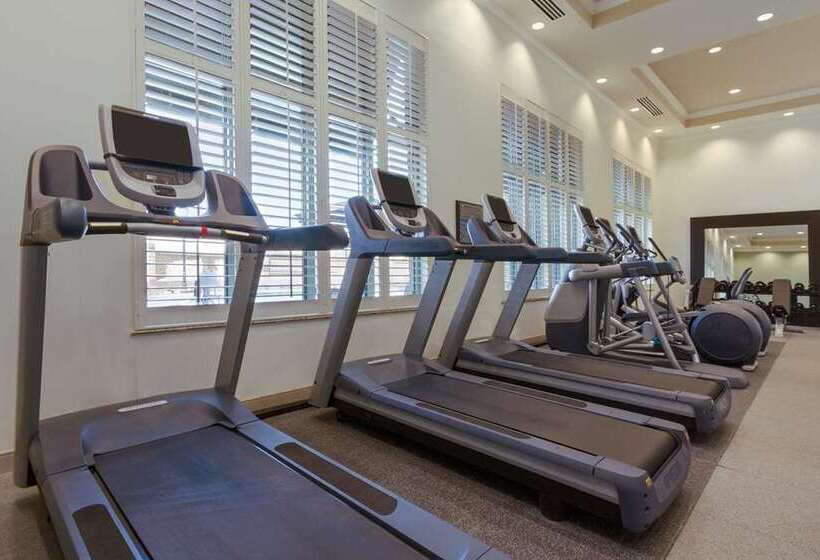 هتل Embassy Suites By Hilton Savannah Historic District