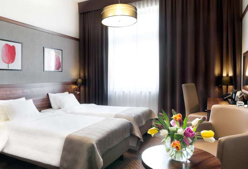 בית מלון כפרי Golden Tulip Krakow City Center