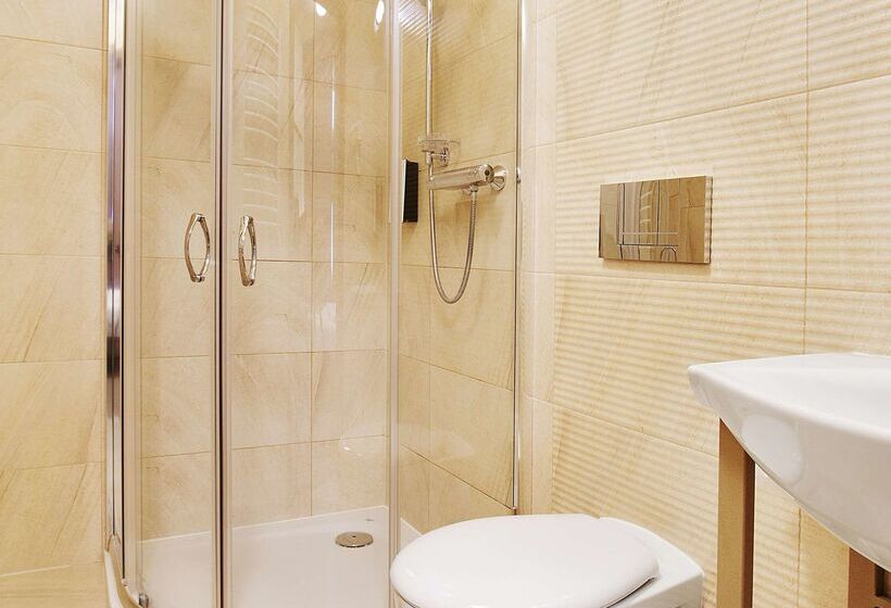 בית מלון כפרי Golden Tulip Krakow City Center