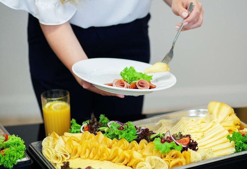 בית מלון כפרי Golden Tulip Krakow City Center