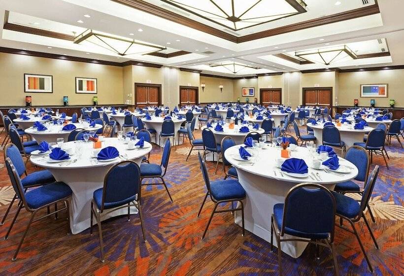 هتل Hilton Garden Inn Midland
