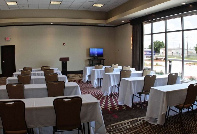 هتل Hilton Garden Inn Victoria