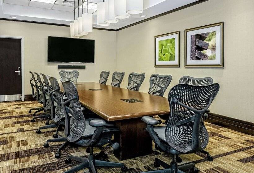 هتل Hilton Garden Inn Victoria