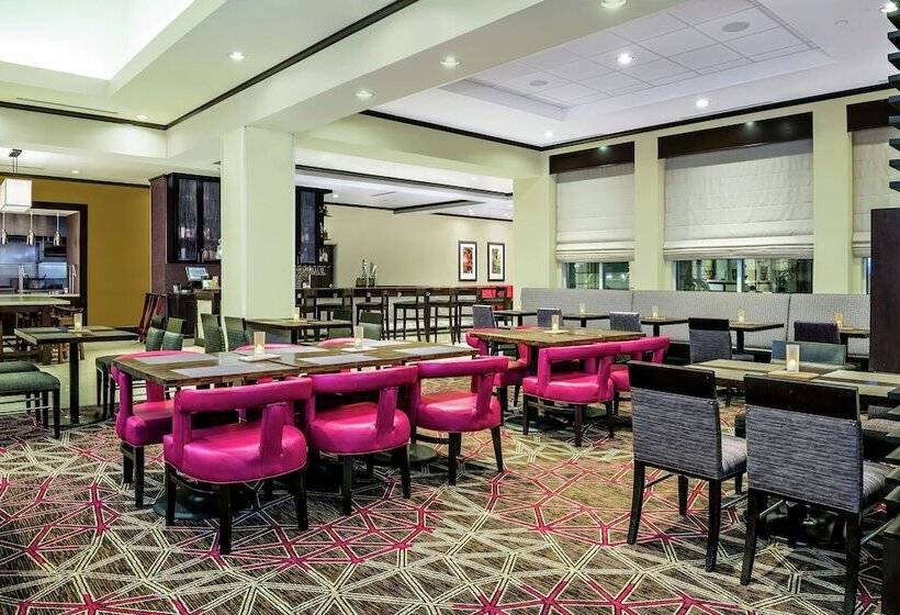 هتل Hilton Garden Inn Victoria