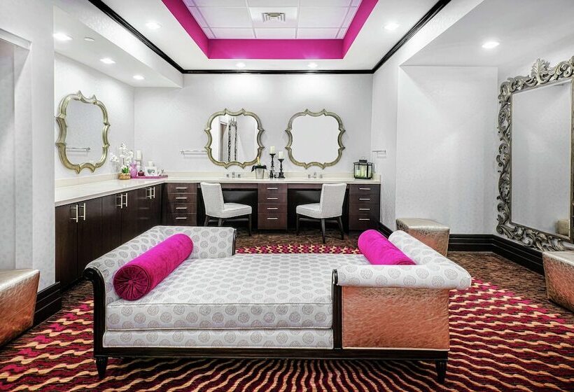 هتل Hilton Garden Inn Victoria