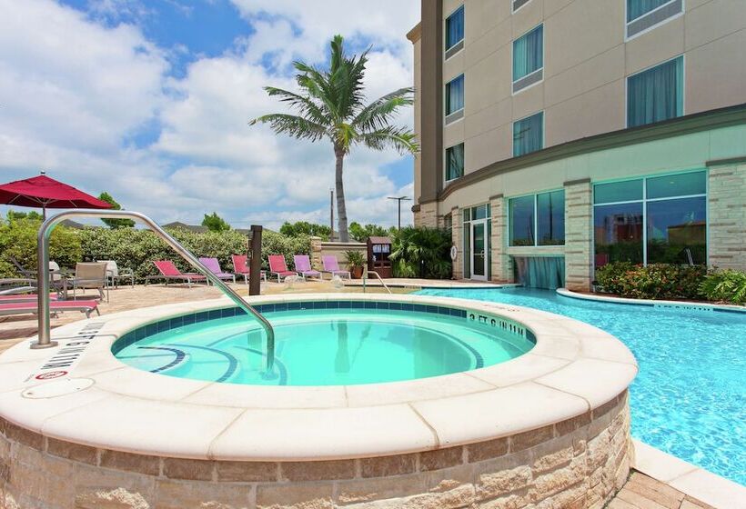 هتل Hilton Garden Inn Victoria