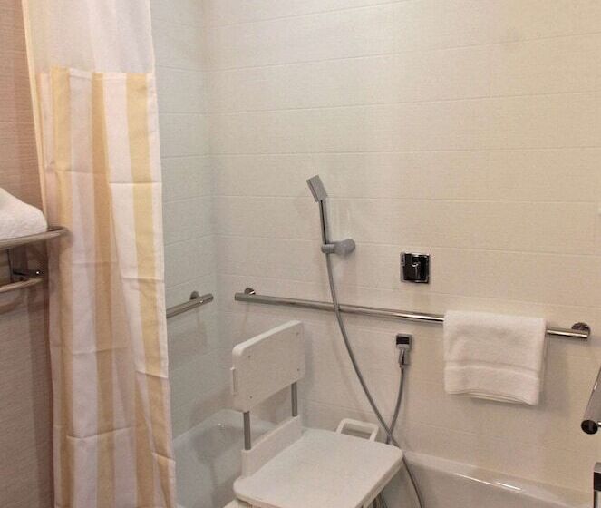هتل Hilton Garden Inn Victoria