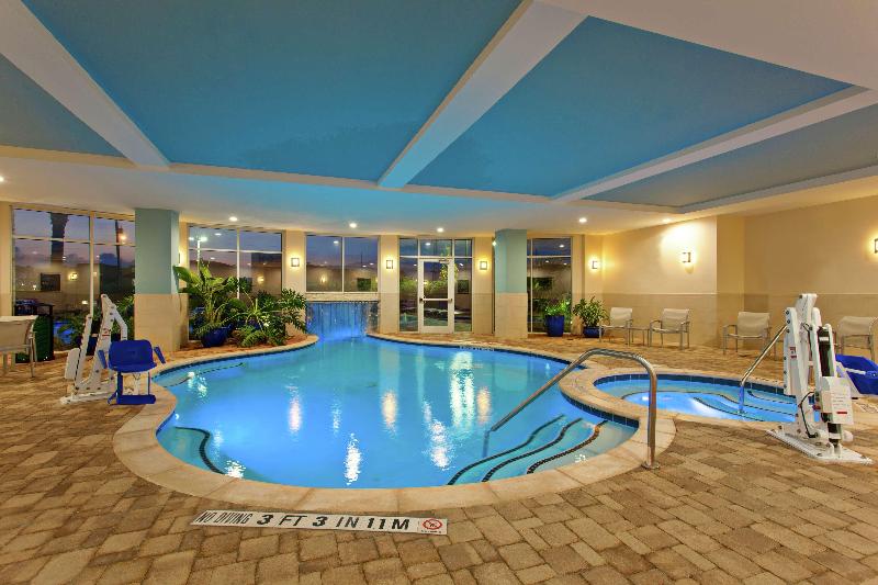 هتل Hilton Garden Inn Victoria