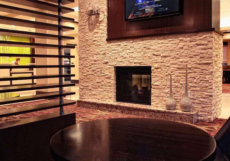 هتل Hilton Garden Inn Victoria