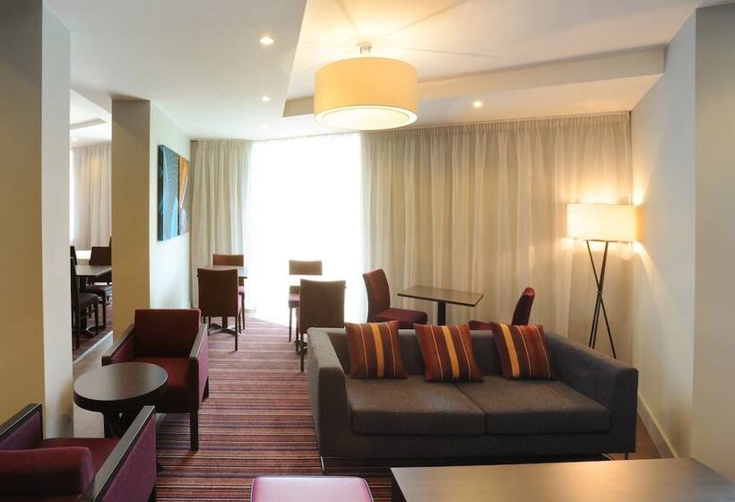 Отель Holiday Inn Express Birminghamsnow Hill