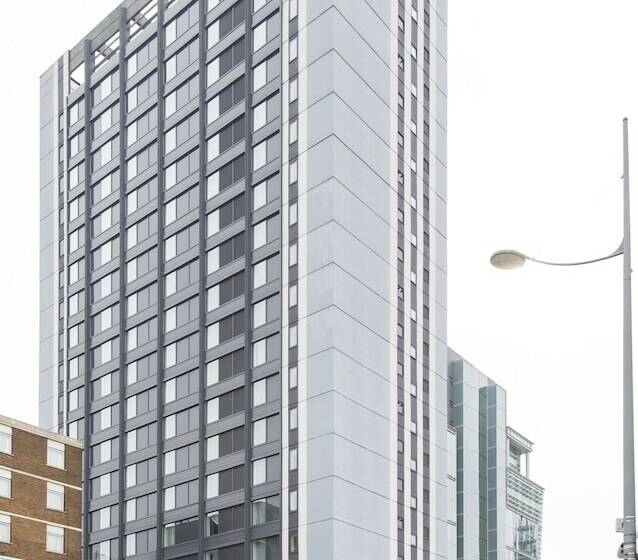 هتل Holiday Inn Express Birmingham   Snow Hill, An Ihg