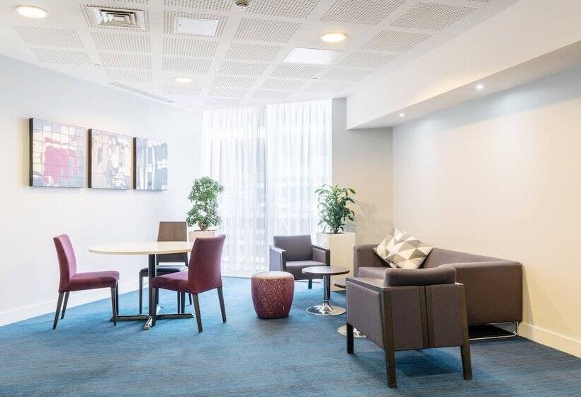 هتل Holiday Inn Express Birmingham   Snow Hill, An Ihg