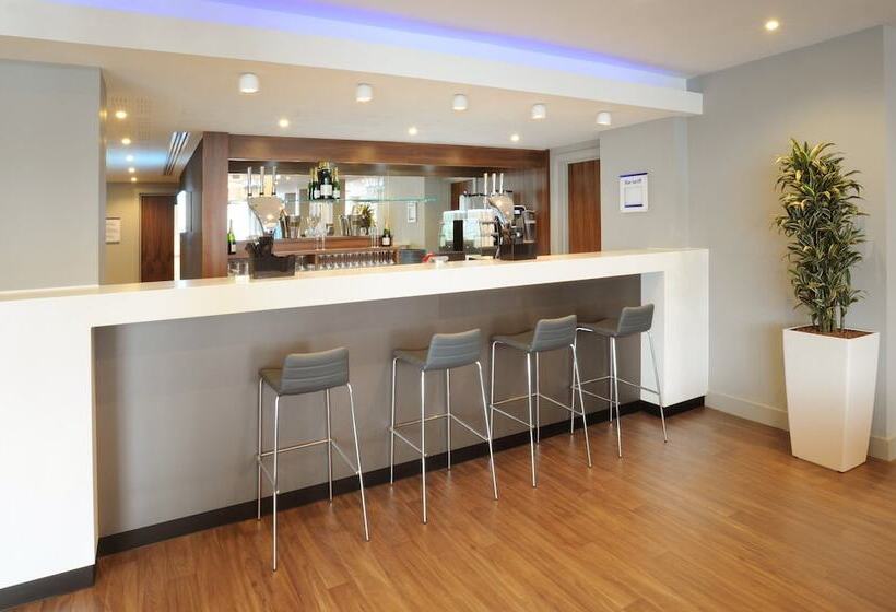 هتل Holiday Inn Express Birmingham   Snow Hill, An Ihg