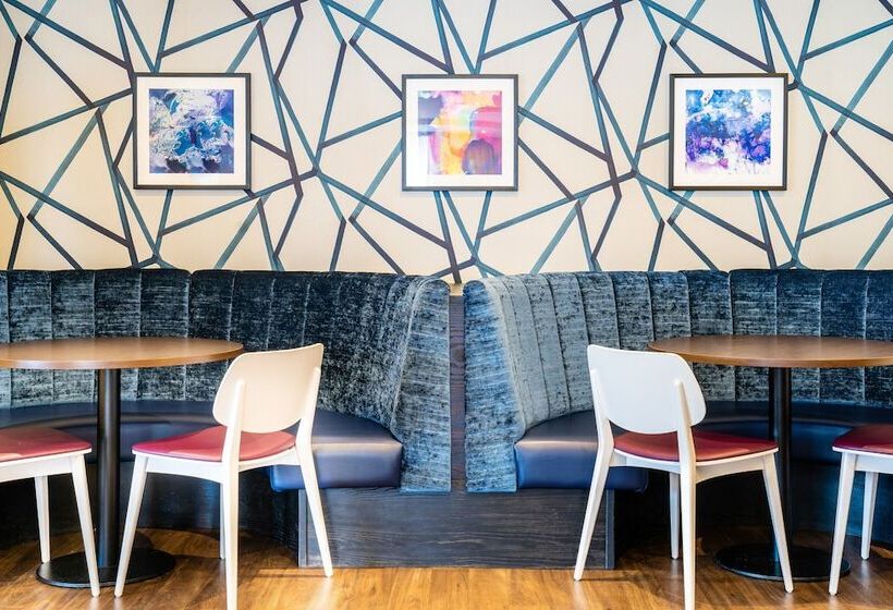هتل Holiday Inn Express Birmingham   Snow Hill, An Ihg