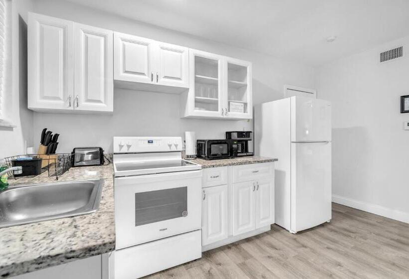 酒店 Laguna Blu Beach