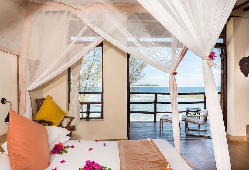 هتل Sunshine Marine Lodge