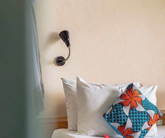هتل Sunshine Marine Lodge