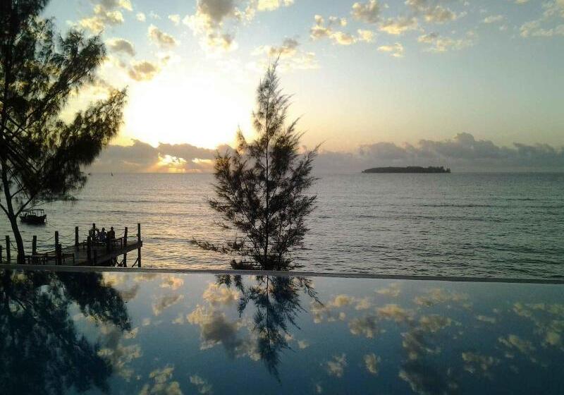 هتل Sunshine Marine Lodge