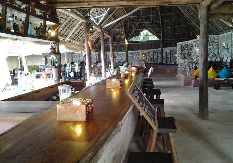 هتل Sunshine Marine Lodge