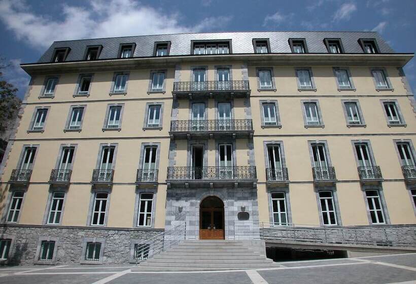 استراحتگاه Continental Balneario De Panticosa