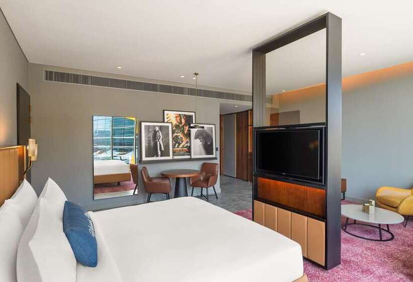 هتل The Wb Abu Dhabi, Curio Collection By Hilton