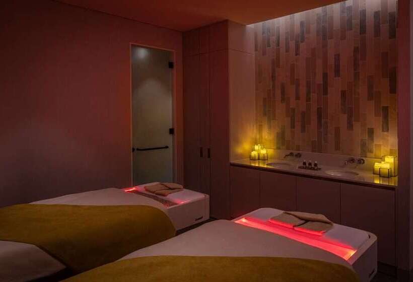 هتل The Wb Abu Dhabi, Curio Collection By Hilton