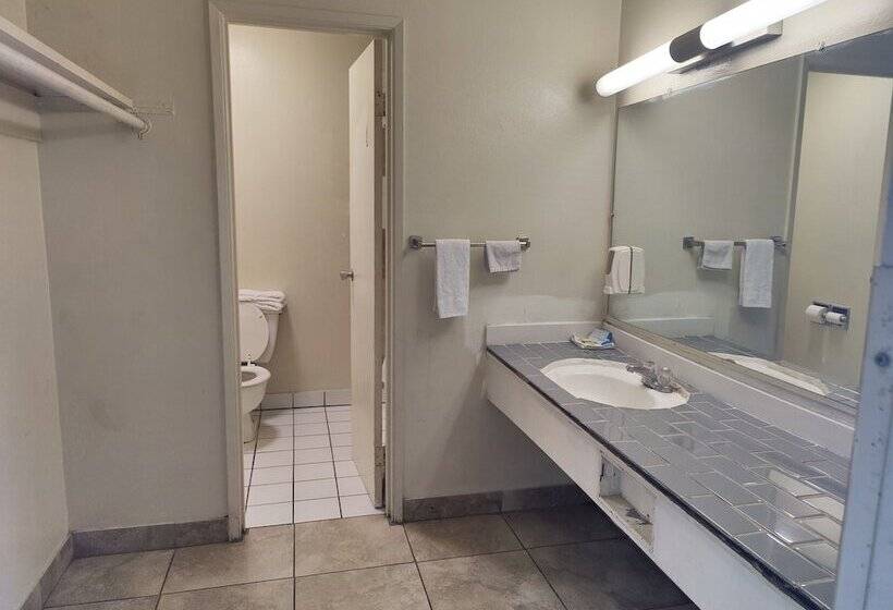 هتل Best Inn & Suites