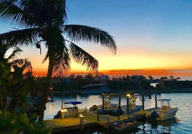 فندق Captain Pip's Marina & Hideaway