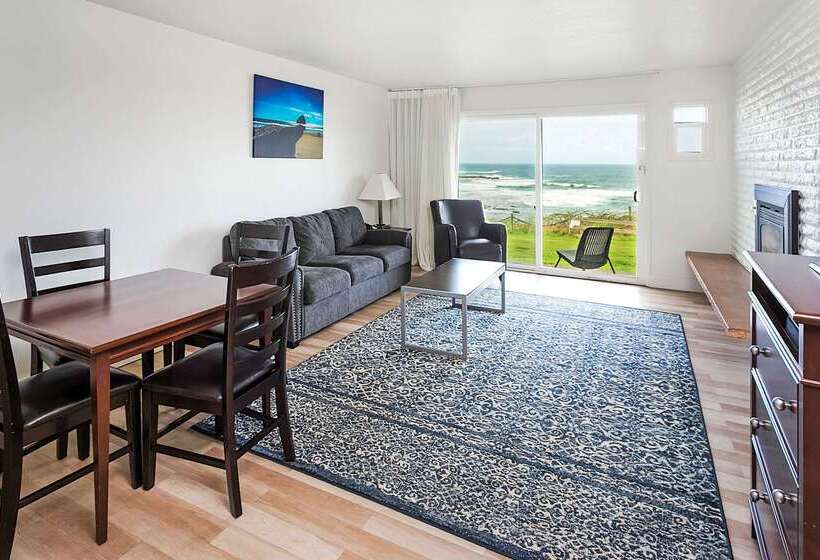 호텔 Clarion Inn Surfrider Resort