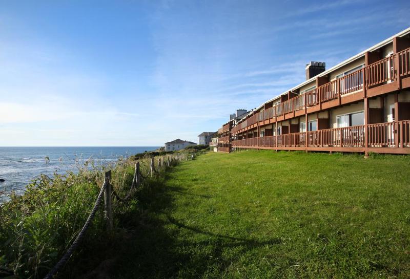호텔 Clarion Inn Surfrider Resort