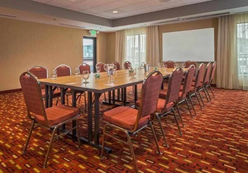 ホテル Courtyard By Marriott Glassboro Rowan University