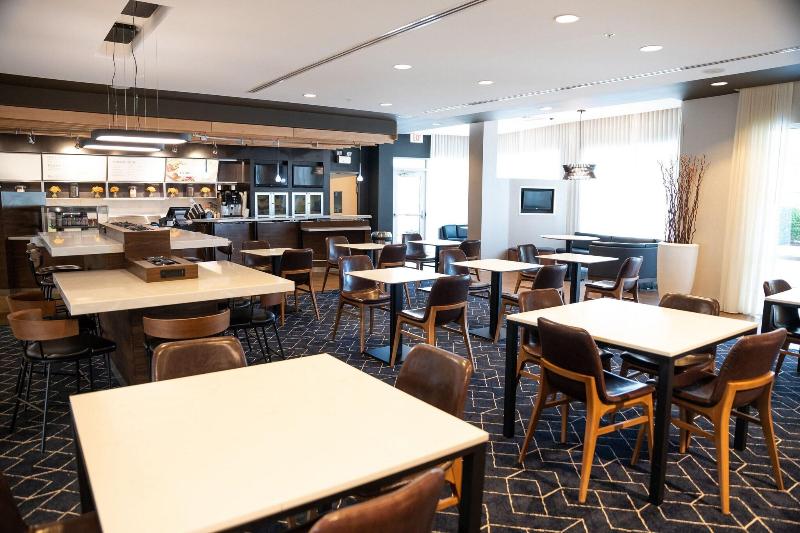 هتل Courtyard By Marriott Philadelphia Springfield