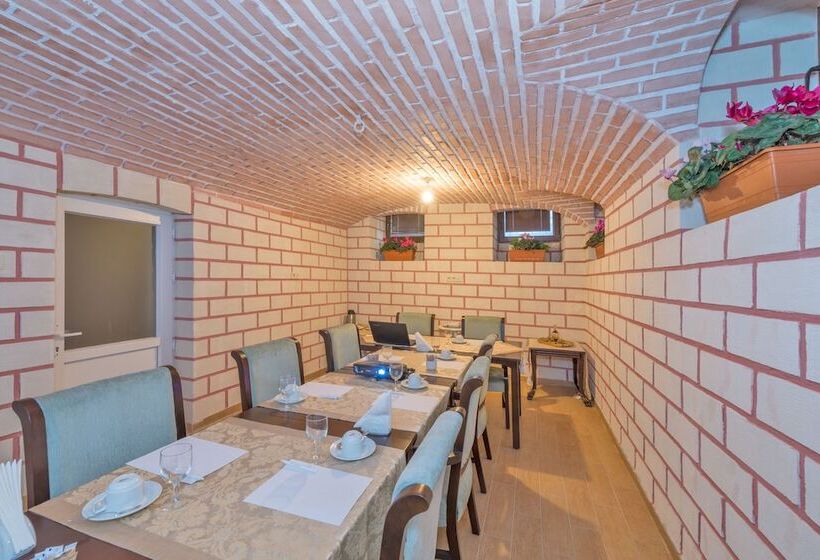 Fotos del hotel Enderun:  14