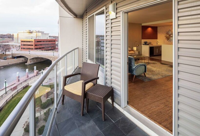 هتل Hilton Garden Inn Sioux Falls Downtown