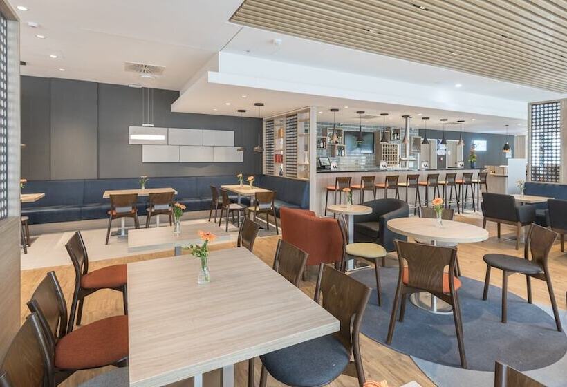 Отель Holiday Inn Express And Suites Schulenburg, An Ihg